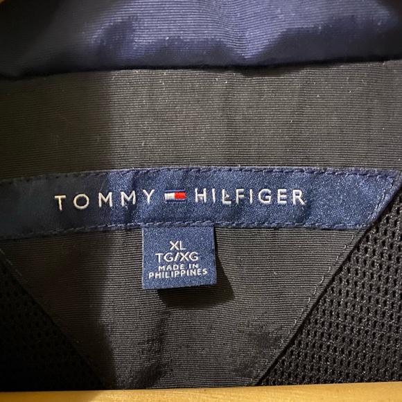 Tommy Hilfiger Navy blue jacket. Great condition. Size XL. Barely worn - Picture 3 of 4